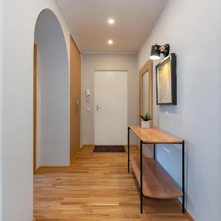 Old Town Luxury Penthouse With Emajogi View Apartment