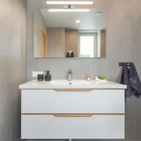 Old Town Luxury Penthouse With Emajogi View *